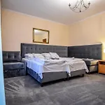 Karolcia - Tatra House Pensión 3*
