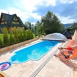 Karolcia - Tatra House Pensión 3*